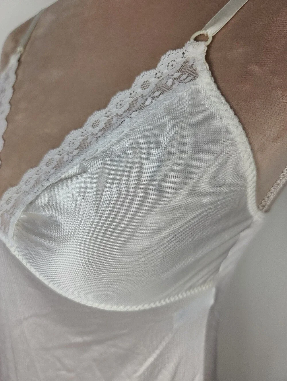 Vintage ILGWU Ivory White Nylon Lace Trim Midi Full Slip Retro Lingerie 32 - Picture 16 of 16